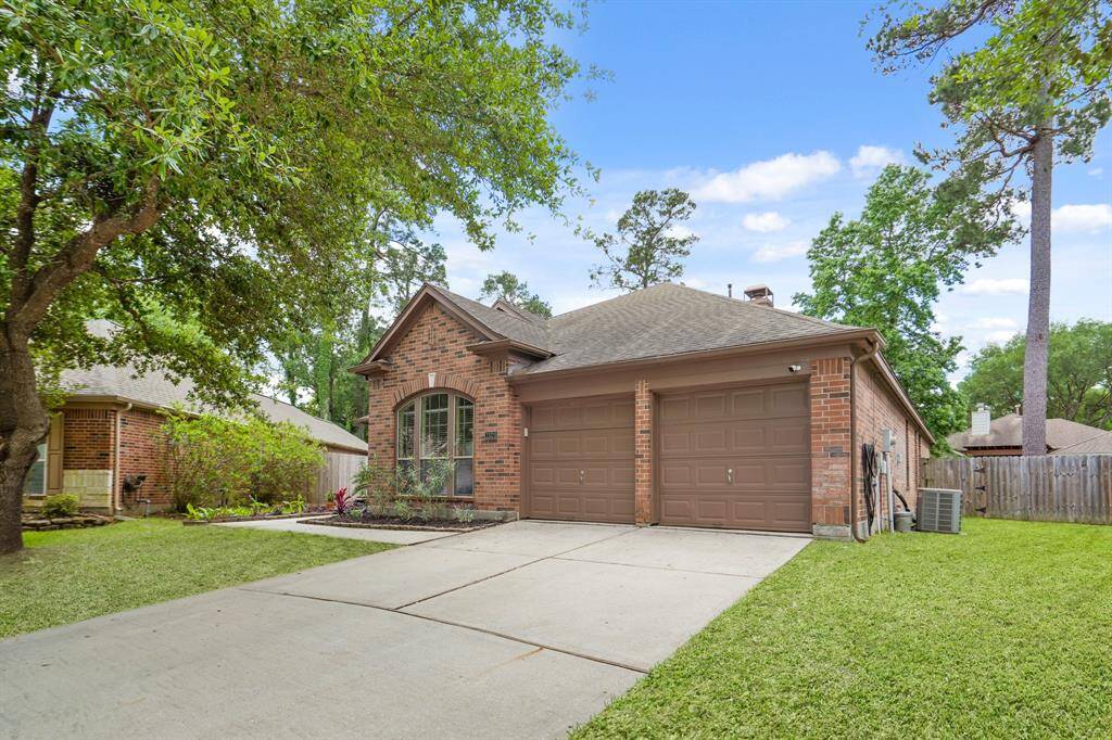 Front Elevation - grass has been digitally enhanced