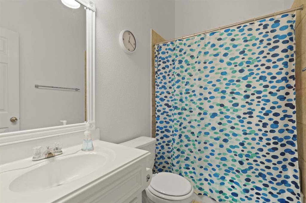 Full Secondary Bathroom