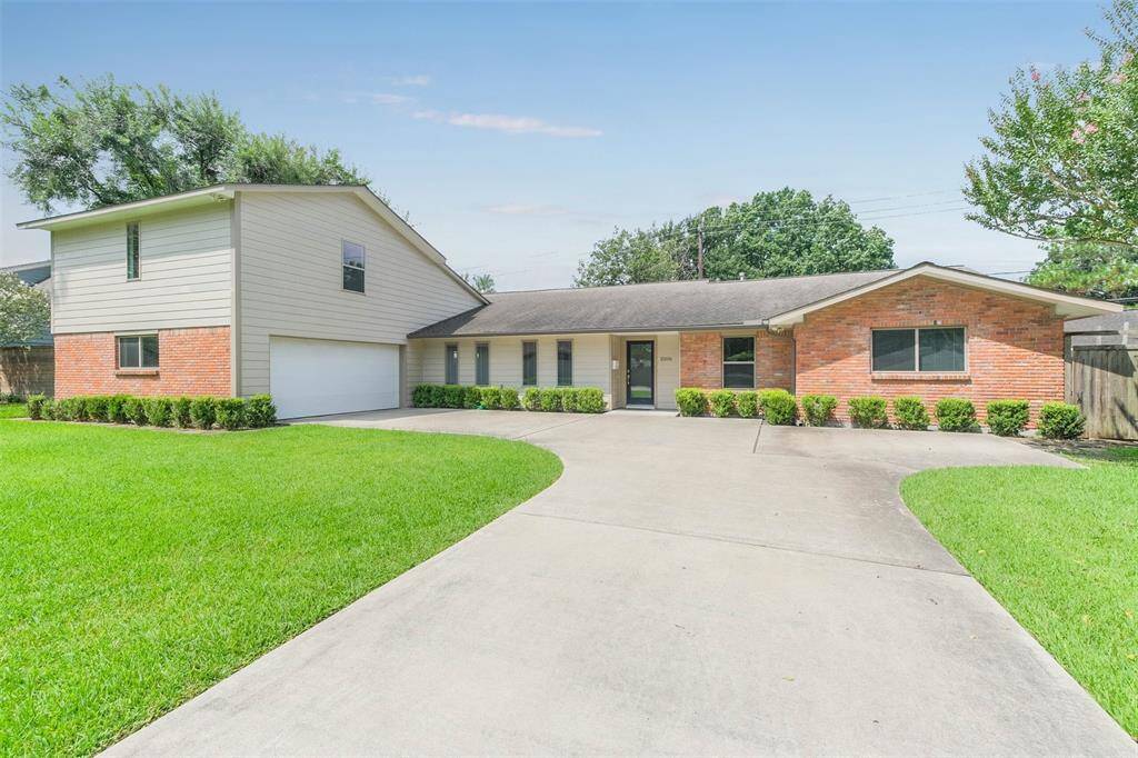 Beautiful remodeled home in Walnut Bend! Located in west Houston close to Beltway 8 and I-10 with easy access to major highways and the Houston international airport, this home is convenient to Downtown and the Energy Corridor.