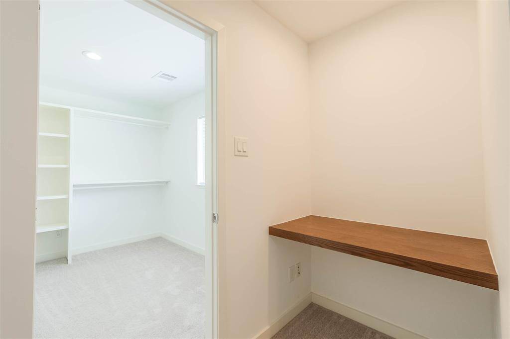 Vanity or writing desk, you choose