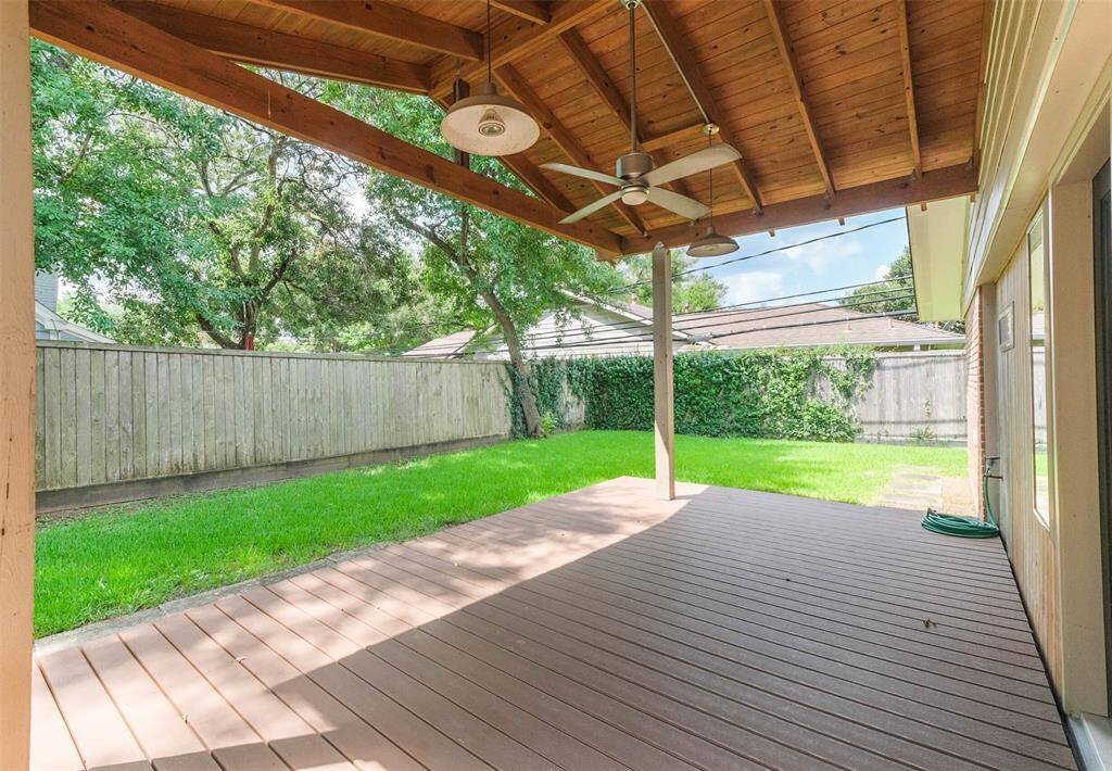 Beautiful covered deck with outdoor ceiling fan and lights.  Perfect for relaxation and grilling.