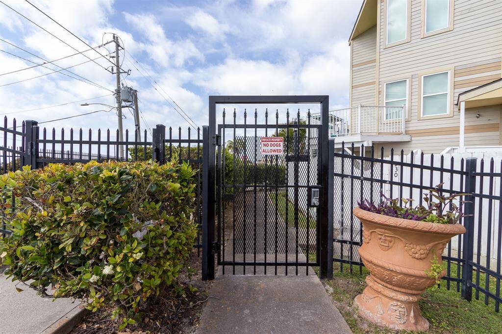 There is specific parking for guests and there is a specific code for gate entry.