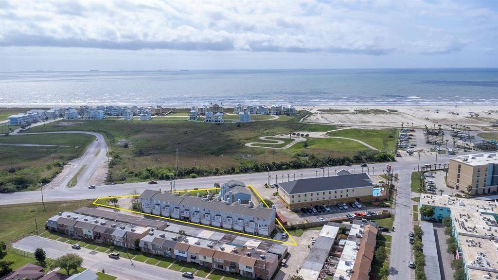 Aerial view of the condo project with the Gulf of Mexico in the background.
