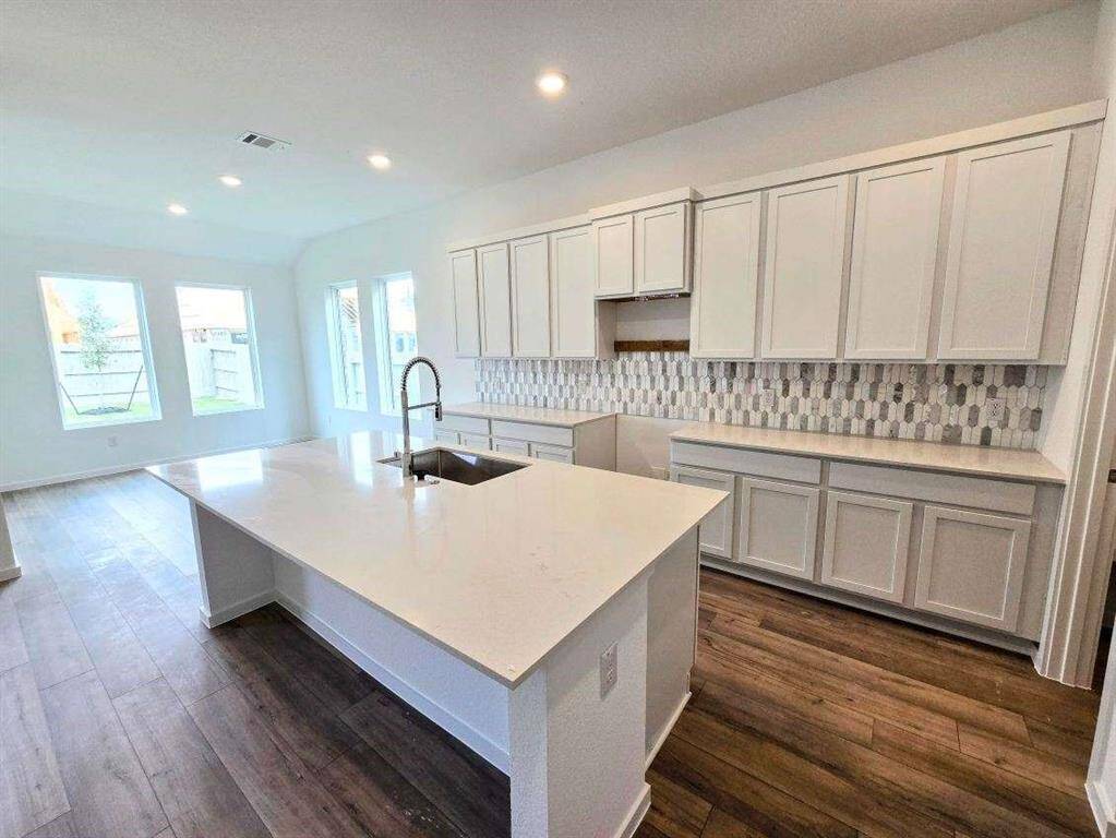*Not actual home, pictures representative of same floor plan*
