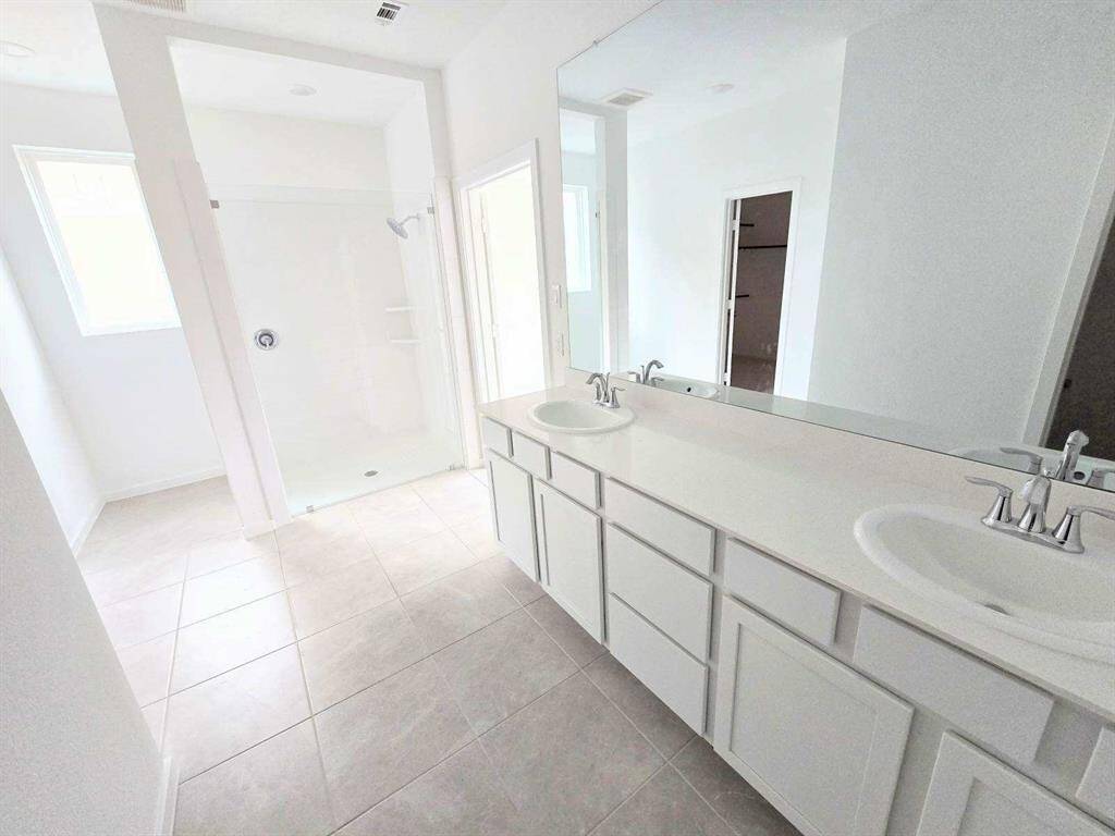 *Not actual home, pictures representative of same floor plan*