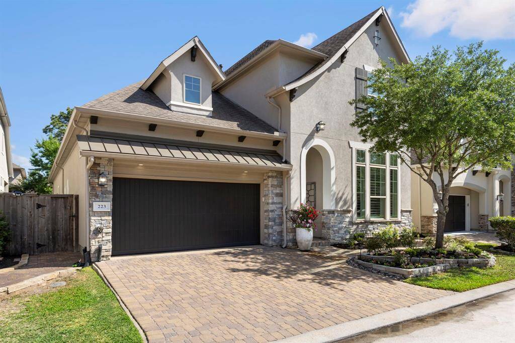 Located in the GATED neighborhood of The Reserve of Grogan's Mill