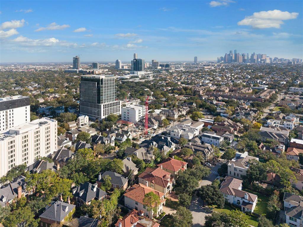 Mimosa Terrace is nestled within the charming River Oaks neighborhood, providing residents with the services and amenities of a modern building in a welcoming environment. This location seamlessly combines the convenience of building living with the unique character of the neighborhood, resulting in an exceptional living experience.