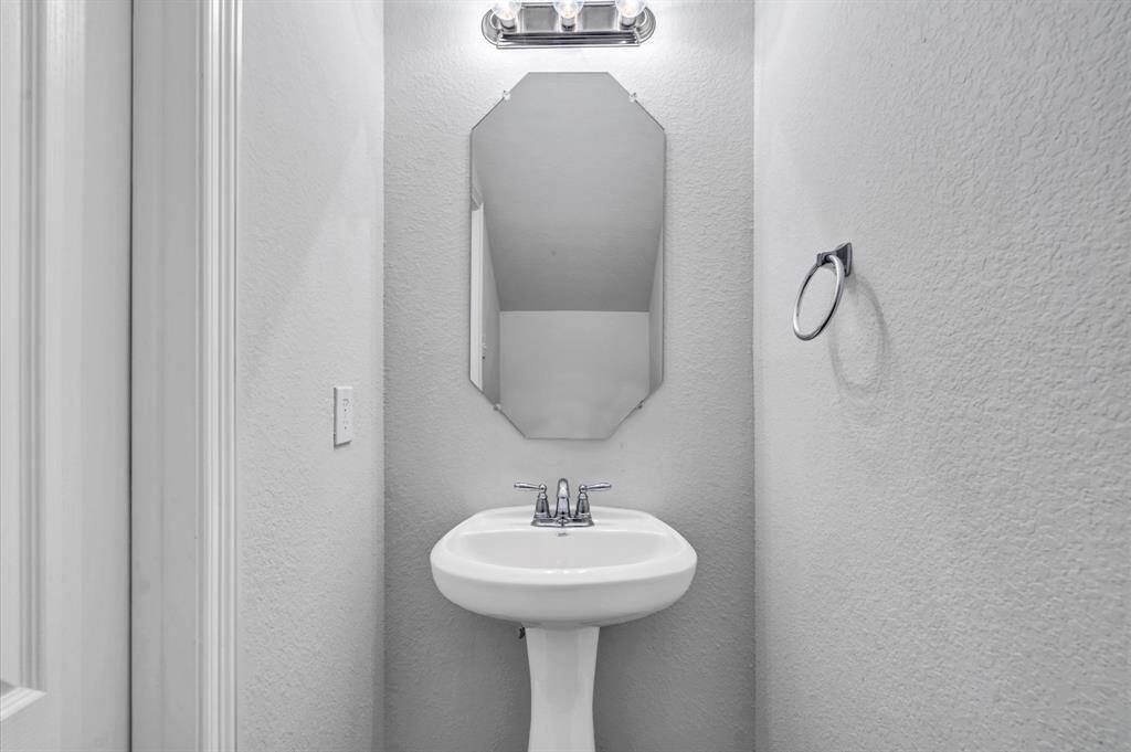 Half bathroom 1st floor