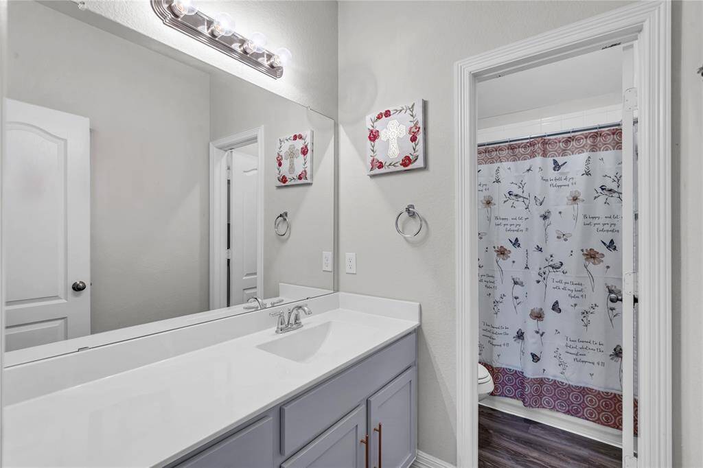 Bathroom 2nd floor
