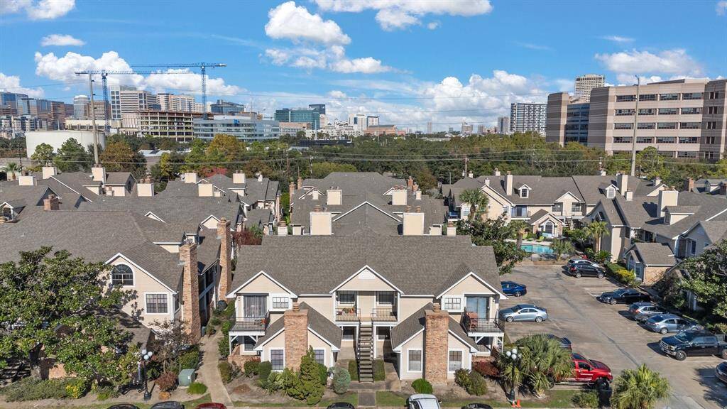 Aerial view showcasing the home's ideal location to the Medical Center, Houston Zoo, Rice University and MORE!
