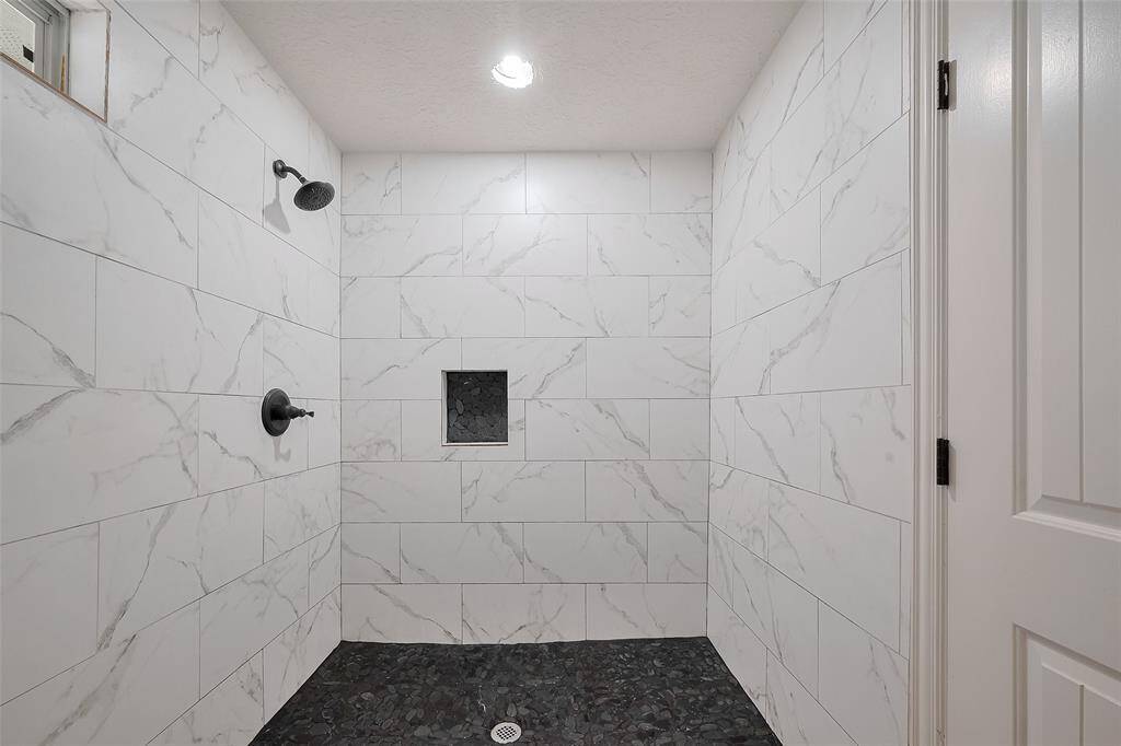 Standing shower in the garage guest quarters!