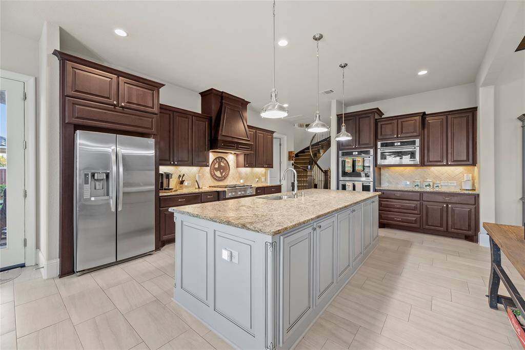 Stainless steel appliances bring a sleek and modern aesthetic to the kitchen, while also offering top-of-the-line performance and durability.