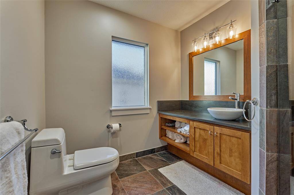 Ensuite for guest bedroom #1