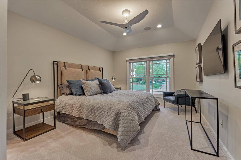 And finally the last of the 3 second floor guest suites. It is spacious, comfortable and oh so peaceful.