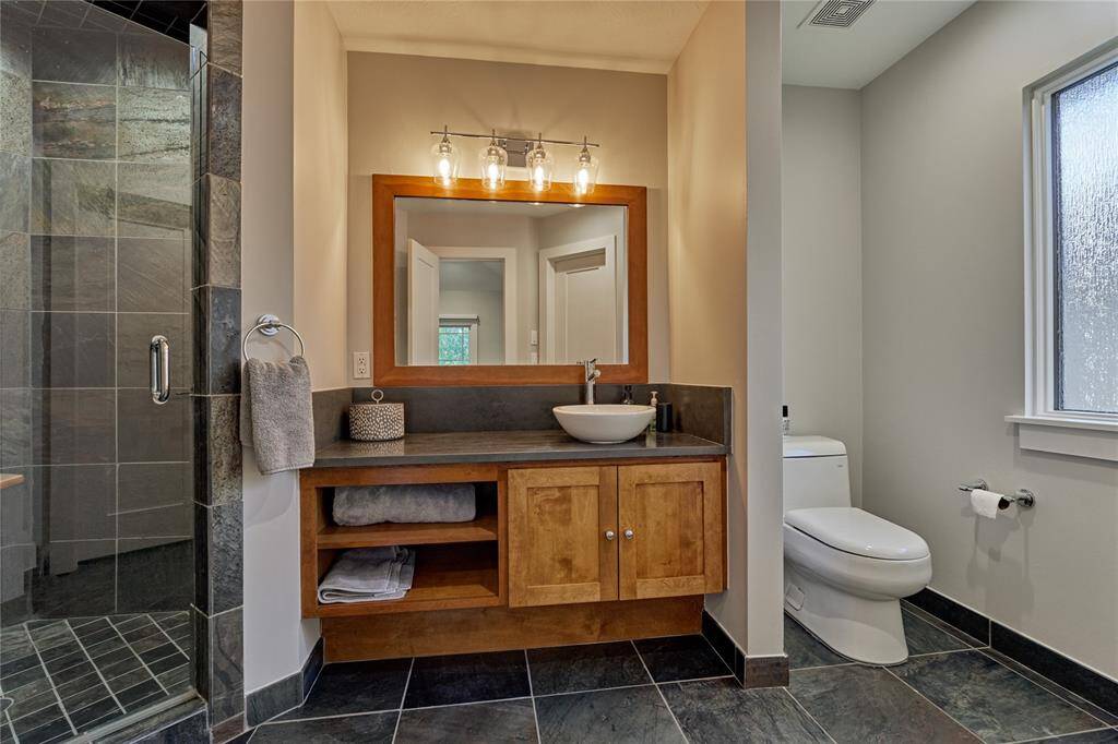 Ensuite for guest bedroom #3