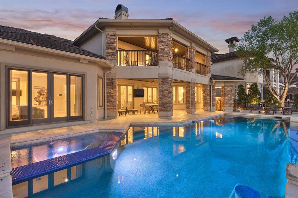 There are multiple outdoor areas to enjoy the spectacular views year round.