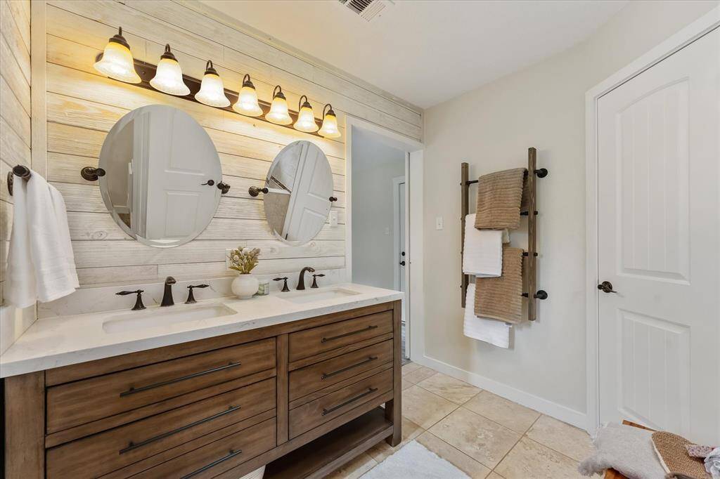 Elegant double vanity with a stylish shiplap backdrop.