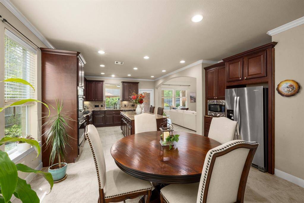 Oversized breakfast room for casual meals and conversation.
