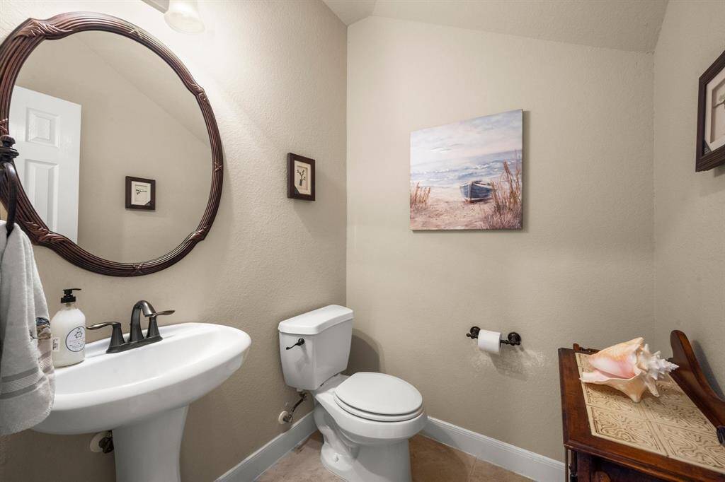 Half bathroom for your guest.