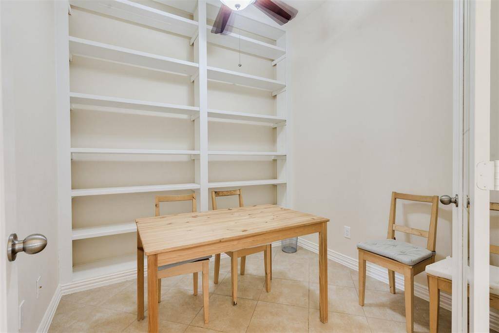 Easy convertible room which can be your next home office or another storage room.