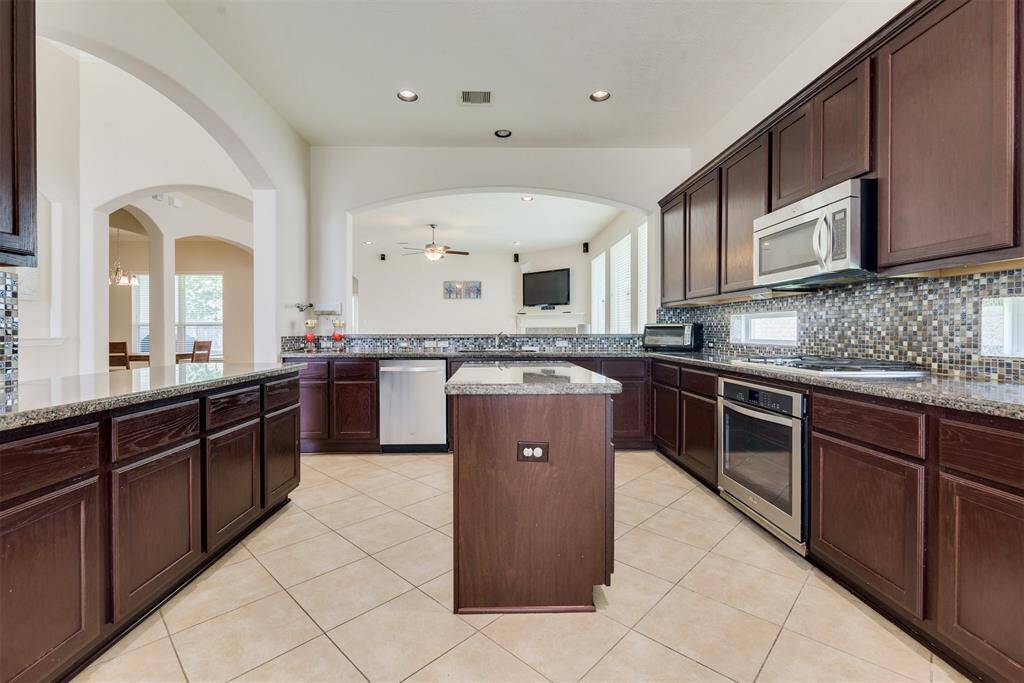 Gorgeous updated island kitchen with an abundance of cabinet space and brand new stainless steel appliances!