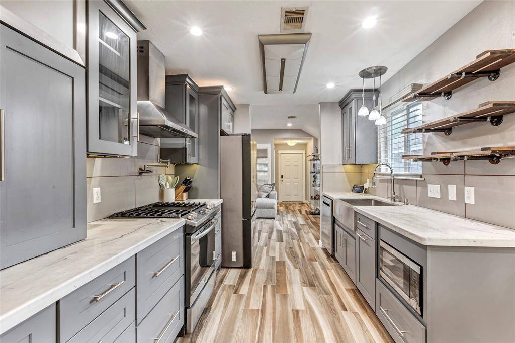 Enjoy meal prep with ease on the elegant quartzite countertops.