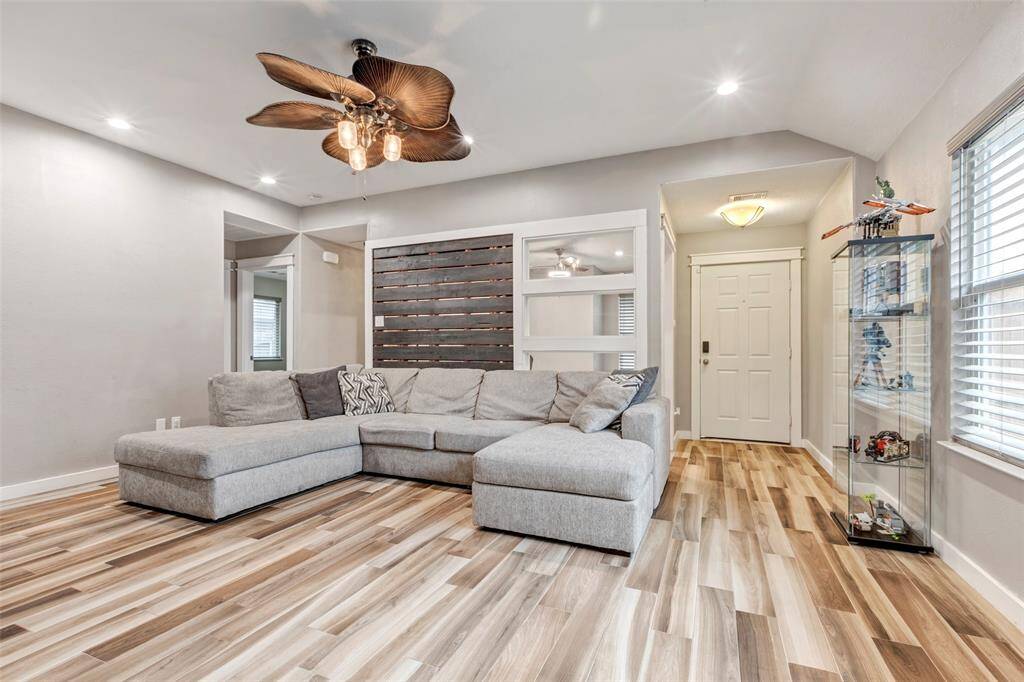 This living room offers a welcoming view of the entrance, featuring a tiled floor that adds both elegance and practicality.
