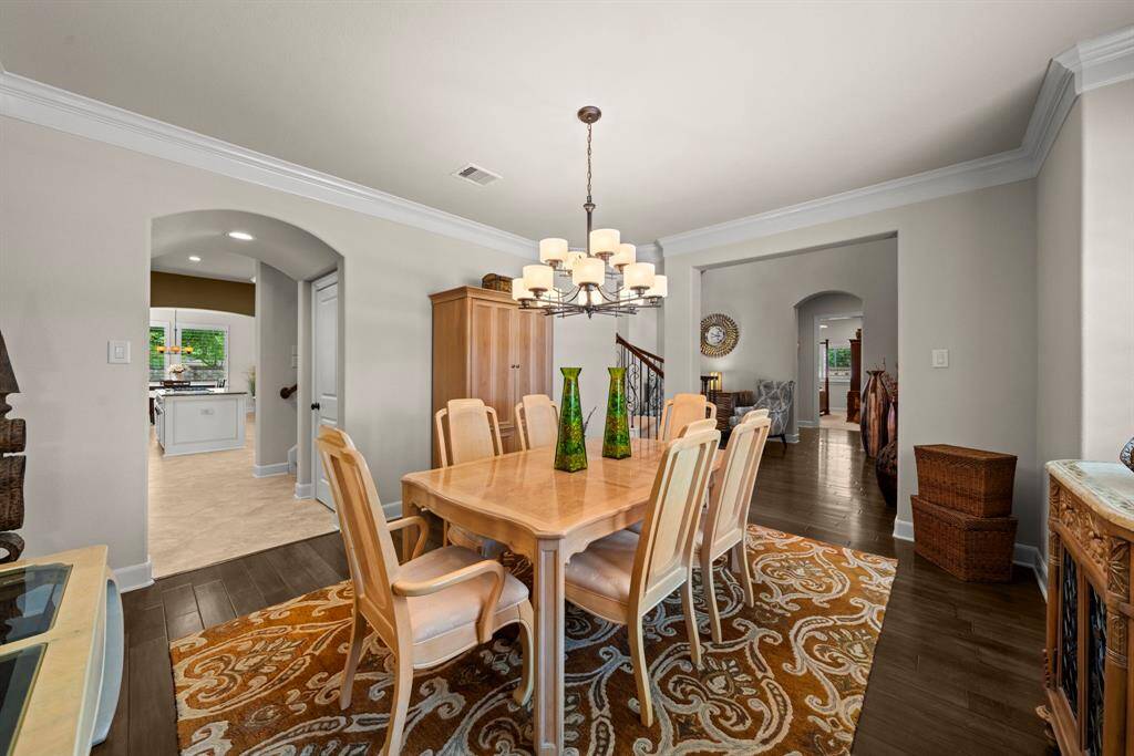 Dining room passes through butlers pantry on the way to the kitchen