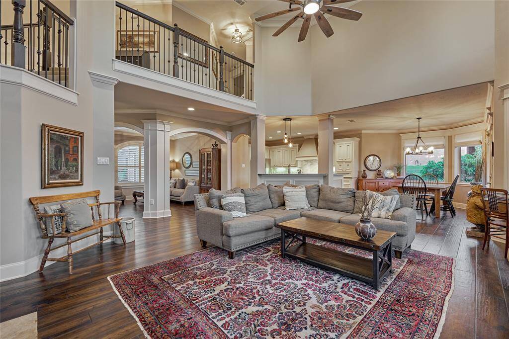 This open-concept floorplan is ideal for hosting and socializing.