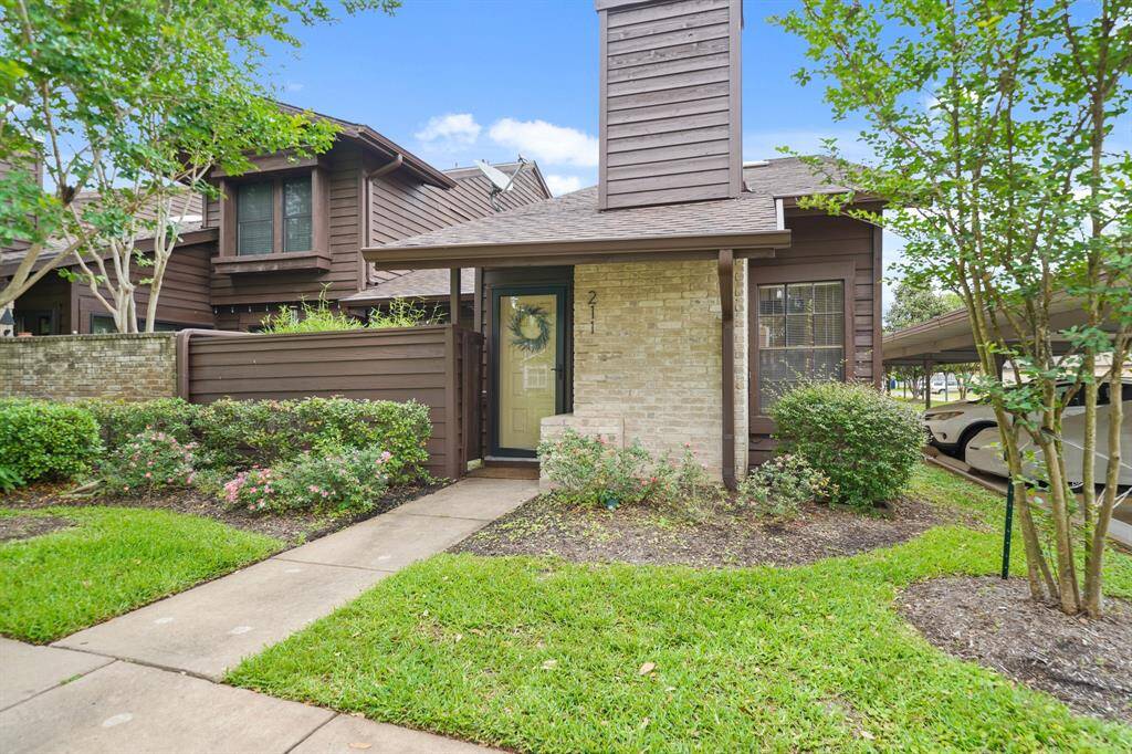 Centrally located in the heart of First Colony, this beautiful townhome with a brick exterior overlooks a tree-lined green space illuminated by park lantern lighting with professional landscaping, mature trees and an automatic sprinkler system all maintained by the homeowner's association. The roof was replaced in December 2024.