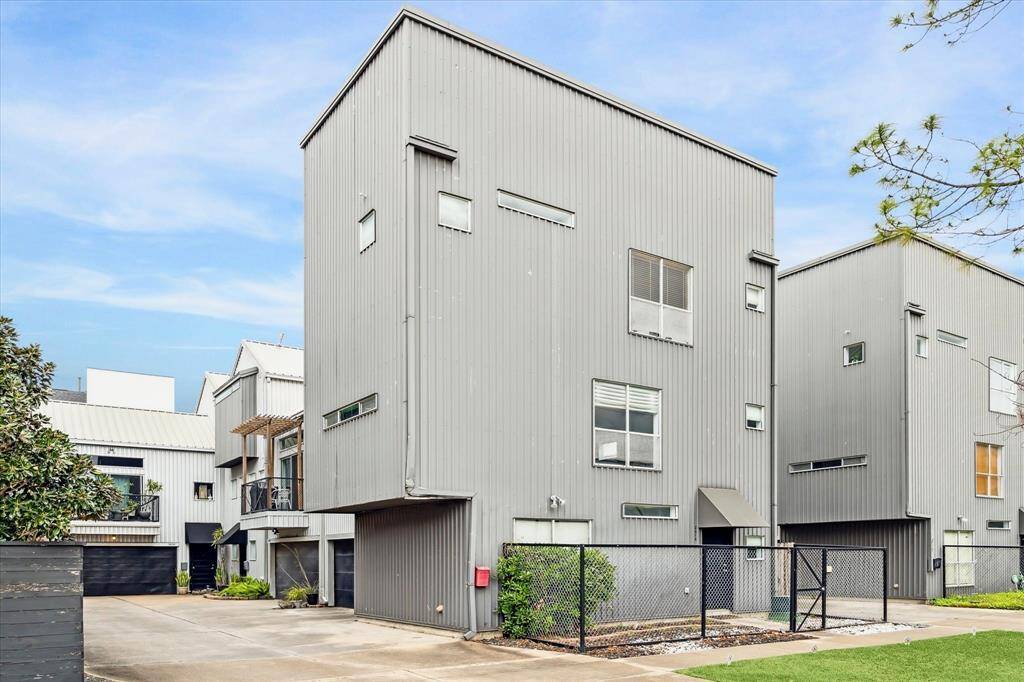 Modern end unit in Midtown with a small fenced side yard and priavte gate!