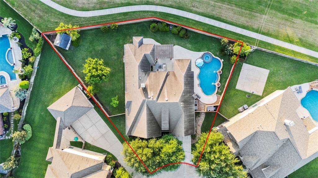 This aerial view enhances the home’s tranquil setting, providing easy access to nature while maintaining a sense of privacy and serenity.