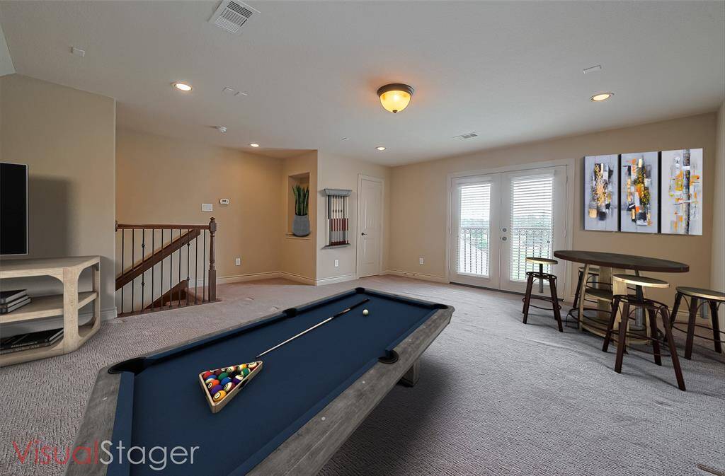 Enjoy your casual meals in Breakfast Room overlooking the pool & pond.