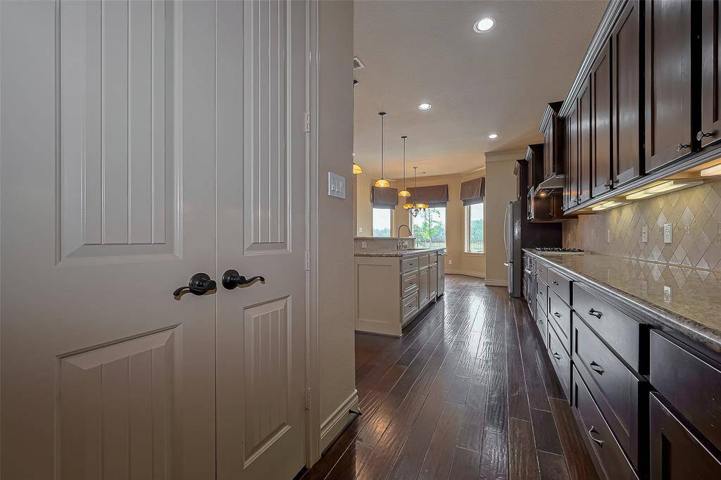 You will love all of this counter space!