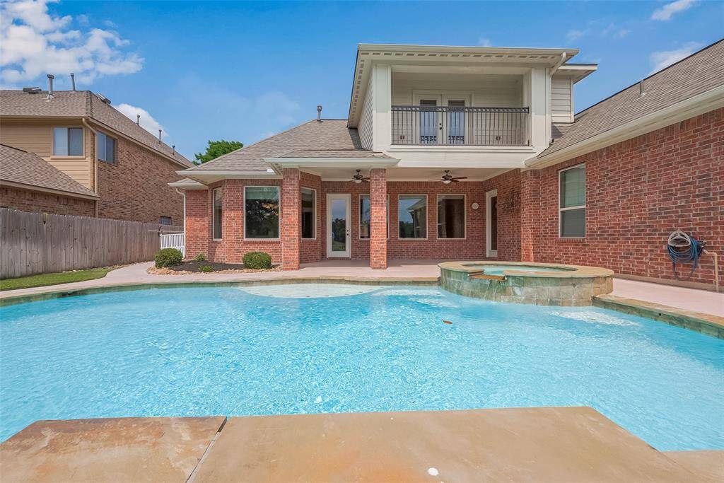 Lots of Space in this Oversized 3 Car Garage.