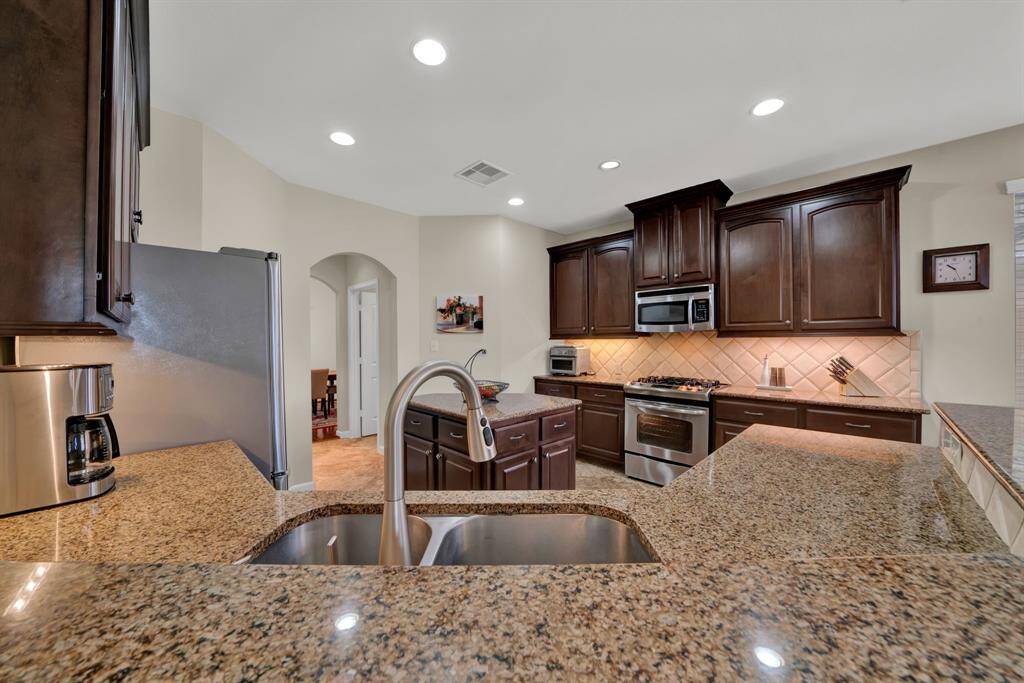 Timeless kitchen with granite countertops and stainless steel appliances!