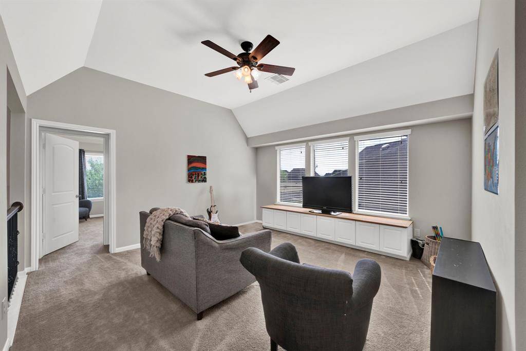 Bonus space, perfect for game room, study, play room or library!