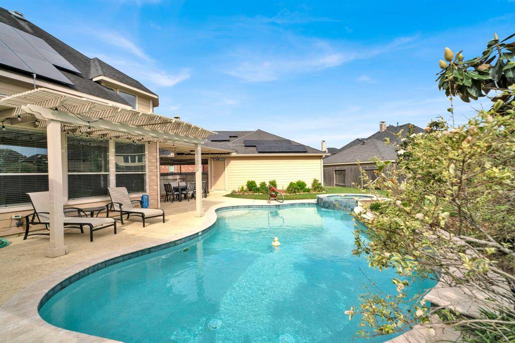 Relaxing outdoor pool!