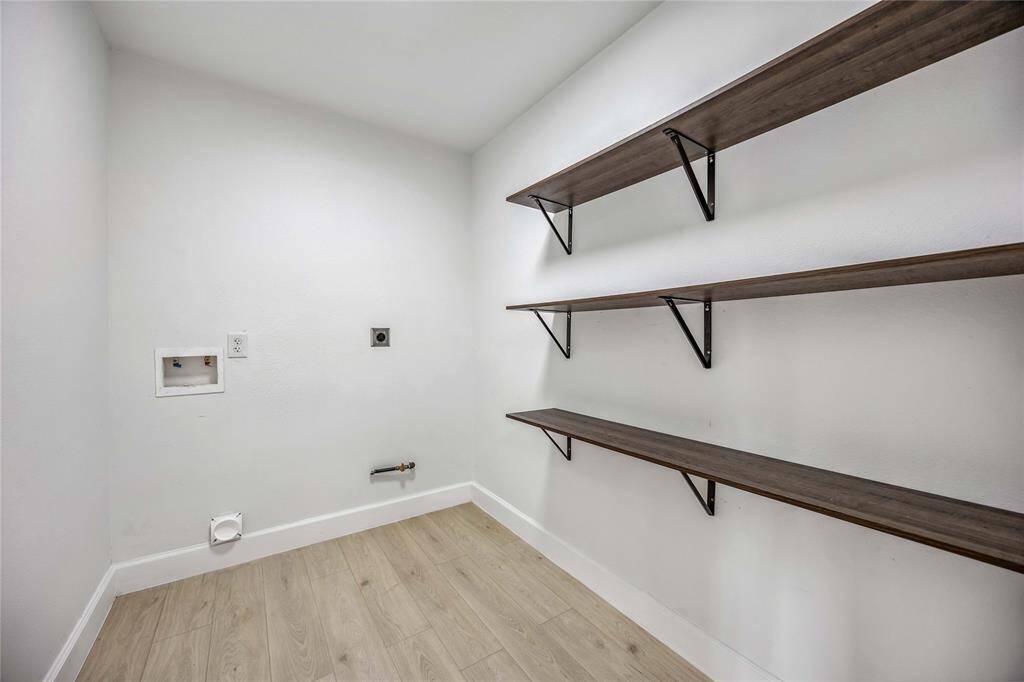 Wash room with storage