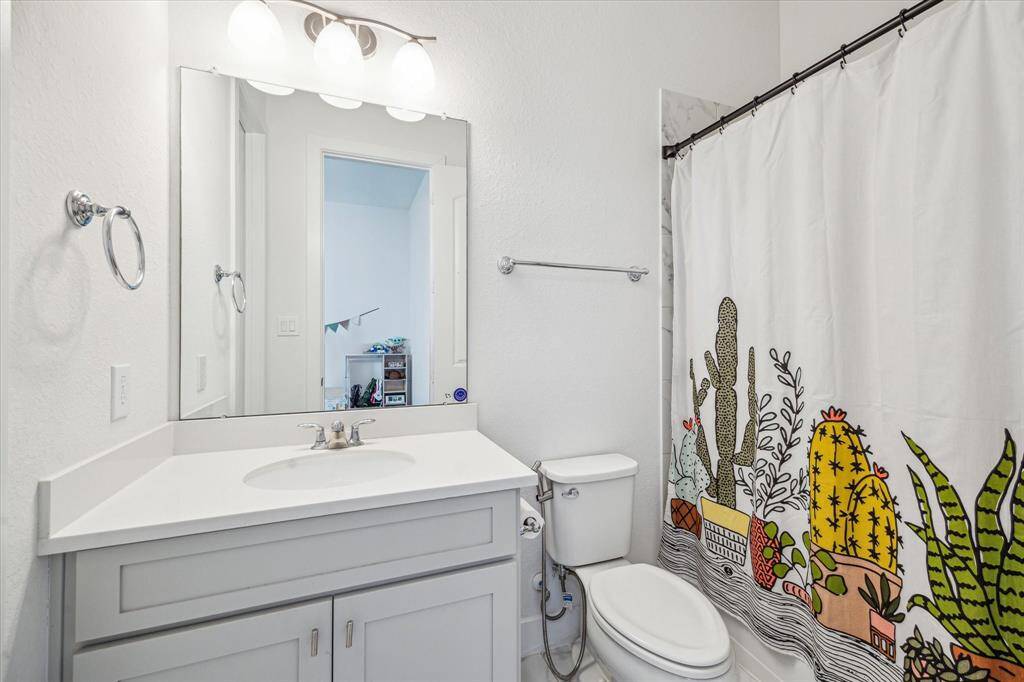 ensuite bath for the 3rd bedroom