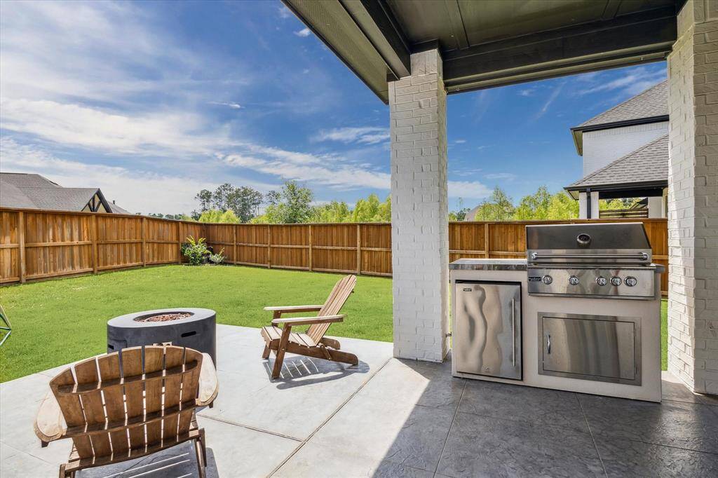 summer kitchen makes outdoor cookouts a breeze!