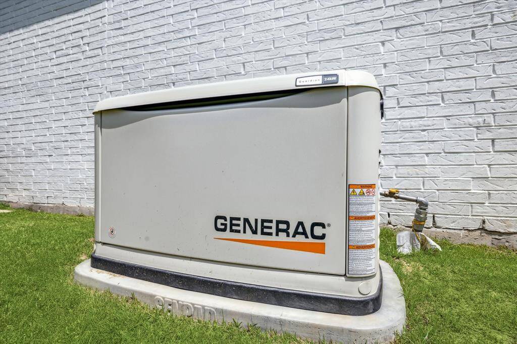 Never worry about electricity outages with this 24kW Generac generator