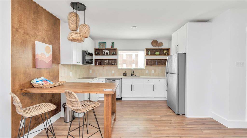 There is plenty of space to create a delicious meal.