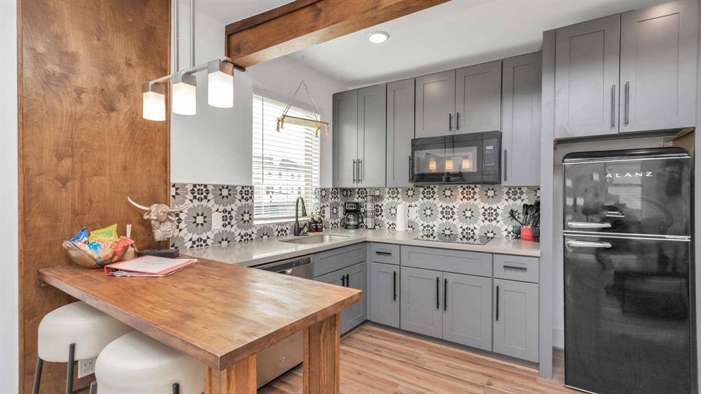 This designer kitchen is draw dropping!