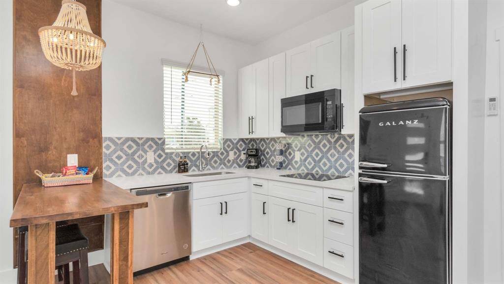 Another great view of this stylish kitchen.