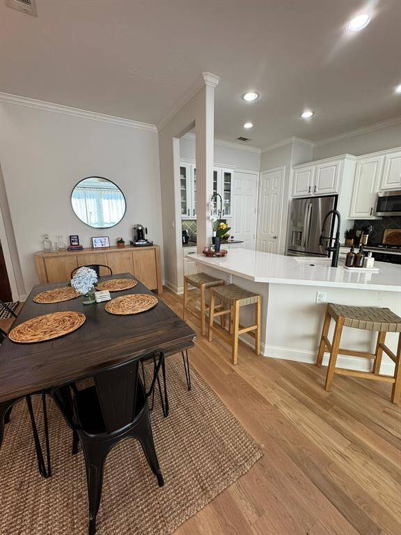 Dining area off entry open to kitchen