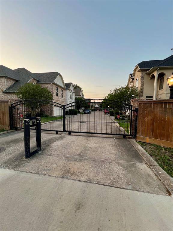 Gated entrance off Sherwood Lane