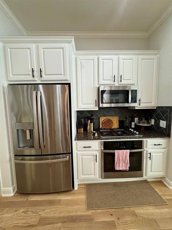 Gas cooktop, oven and built in microwave. Refrigerator included.