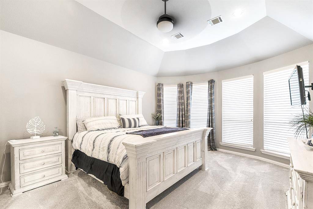 This room offers plenty of space to comfortably accommodate your large bedroom furniture, all while providing beautiful views of the backyard.
