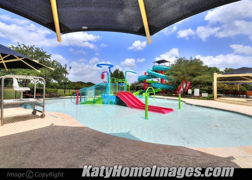 And for the little ones, don't miss the amazing splash pad!